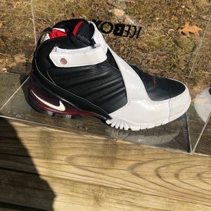 Nike Vick’s 111 dead stock Atlanta Falcon